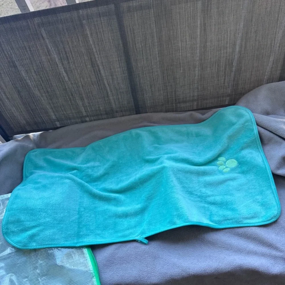 Brand new Green Pet Bath Kit (8 pcs)